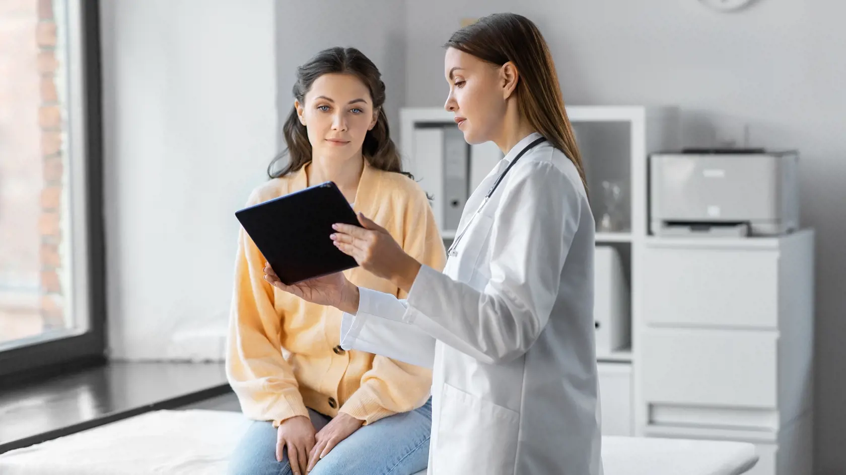 Podkladom na jej posúdenie sú lekárske nálezy ošetrujúcich lekárov a špecialistov rôznych medicínskych odborov. Zákon stanovuje presné kritériá posudzovania zdravotného stavu podľa druhu a závažnosti postihnutia jednotlivých orgánov a systémov. Posudkový lekár určuje mieru poklesu schopnosti pracovať v percentách, pričom pri posudzovaní invalidity hodnotí vždy najzávažnejšie zdravotné postihnutie.