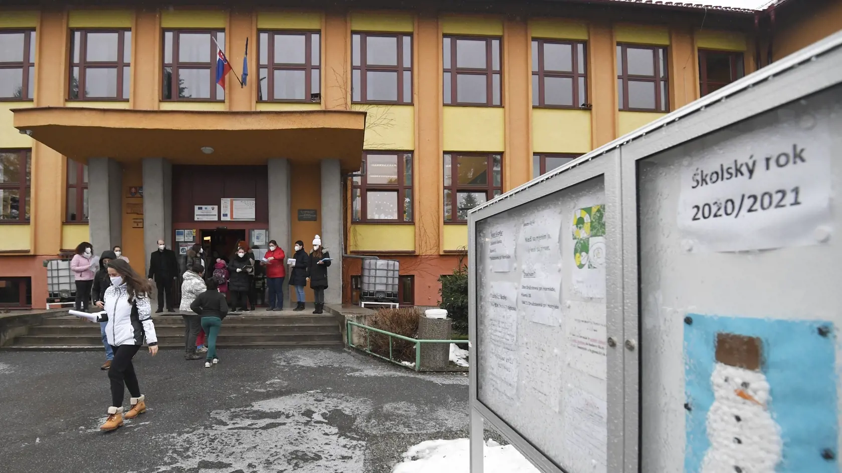 V Košiciach sa od pondelka školy neotvorili. Na snímke otvorená základná škola v Družstevnej pri Hornáde v okrese Košice – okolie 8. februára 2021. FOTO TASR – František Iván