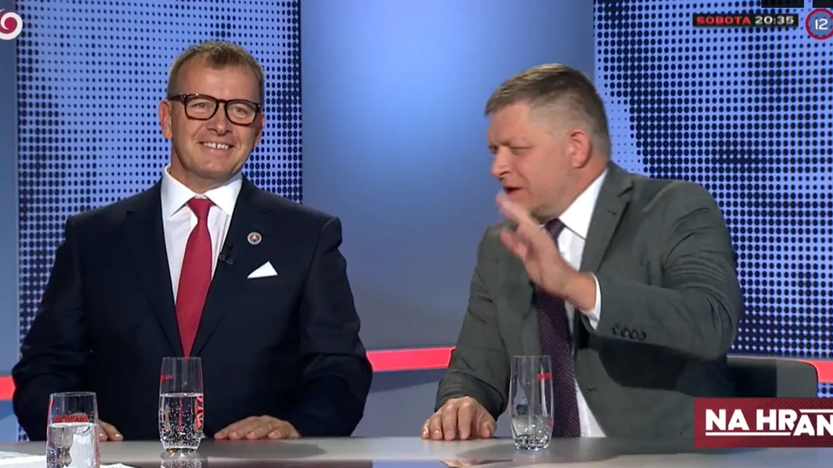 Predseda parlamentu Boris Kollár (Sme rodina) a šéf Smeru-SD Robert Fico v relácii TV JOJ Na hrane. 