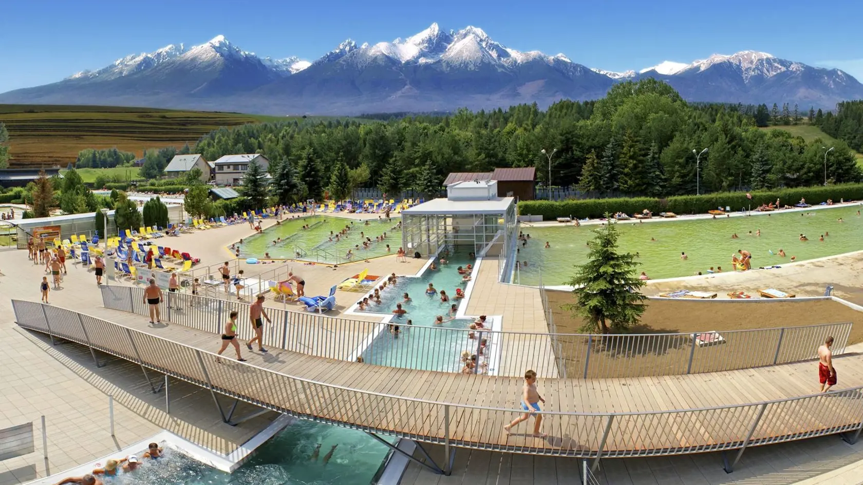 Z Thermal Parku Vrbov je výhľad na Vysoké Tatry.