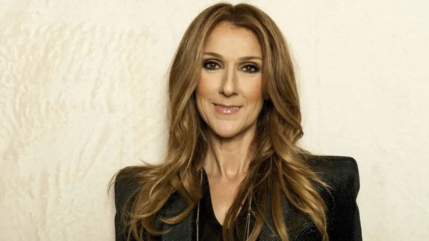 Céline Dion opäť zrušila turné. Dôvodom sú jej údajne zdravotné problémy, ktoré má pre syndróm stuhnutej osoby.