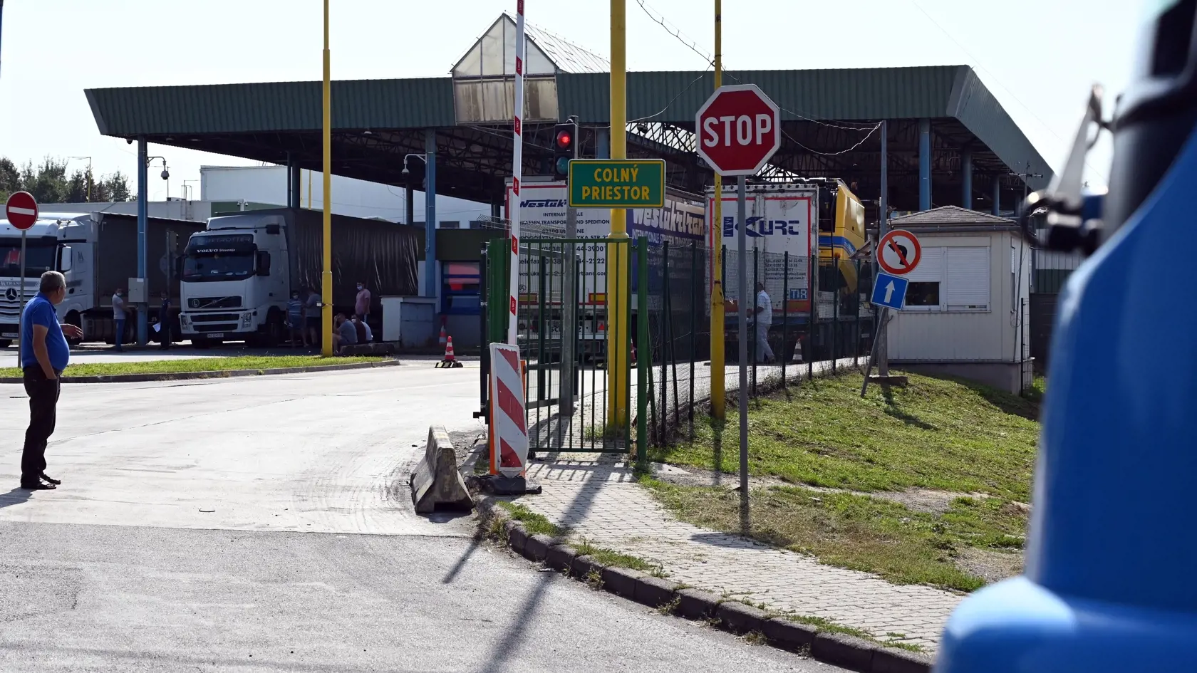 Colníci zadržali lieky proti covidu, ktorí si Slováci zháňali v tretích krajinách po celom svete.
