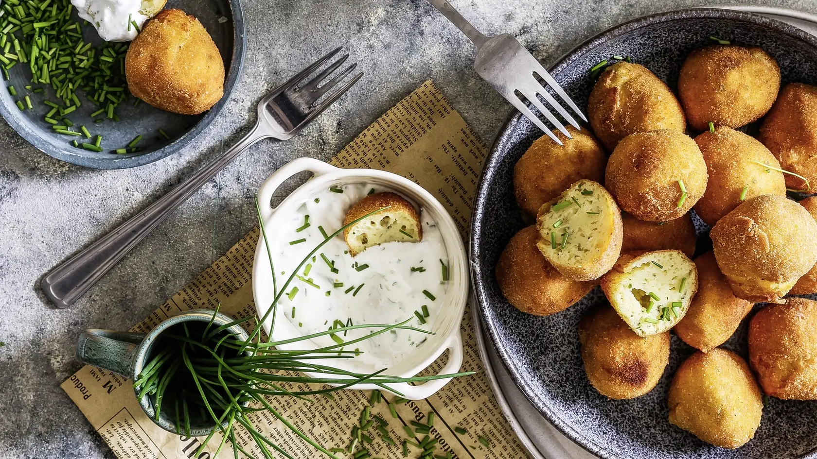 Francúzske zemiakovo-syrové krokety sú nielen skvelou prílohou, ale môžu poslúžiť aj ako rýchle občerstvenie alebo malá chuťovka na večierky. 