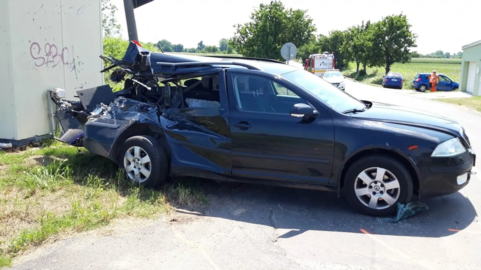 30-ročný vodička vošla autom na priecestie bez závor práve v čase keď prichádzal vlak. Na zadnom sedadle viezla 10-ročné dieťa.