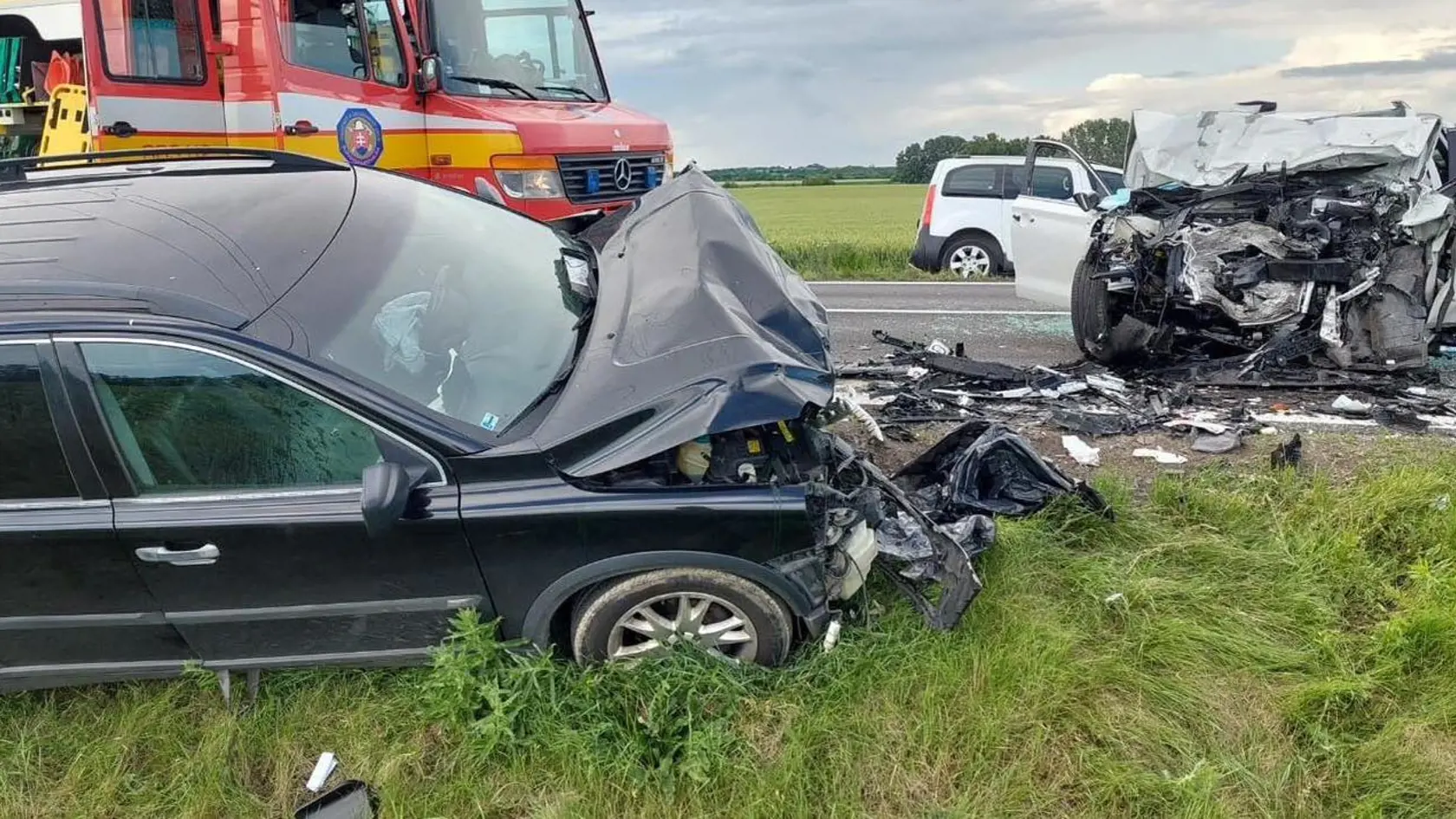 Tragická dopravná nehoda si vyžiadala niekoľko životov.