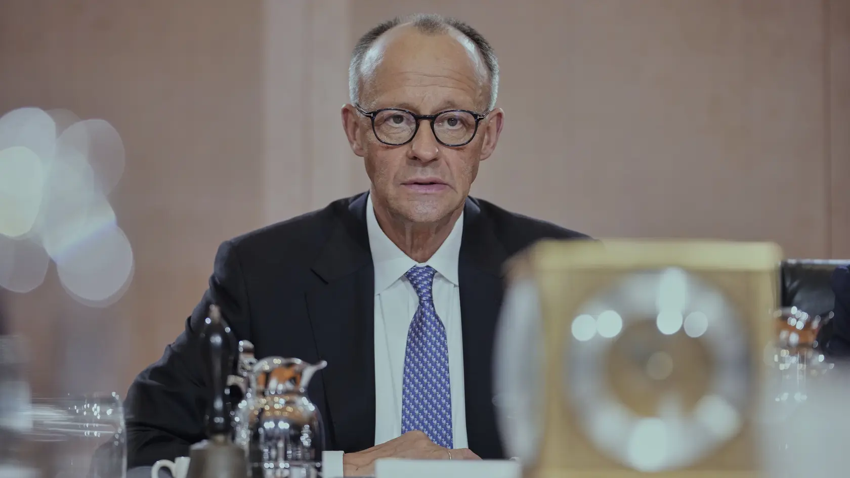 Nový nemecký kancelár Friedrich Merz počas prvého zasadnutia vládneho kabinetu v Berlíne.