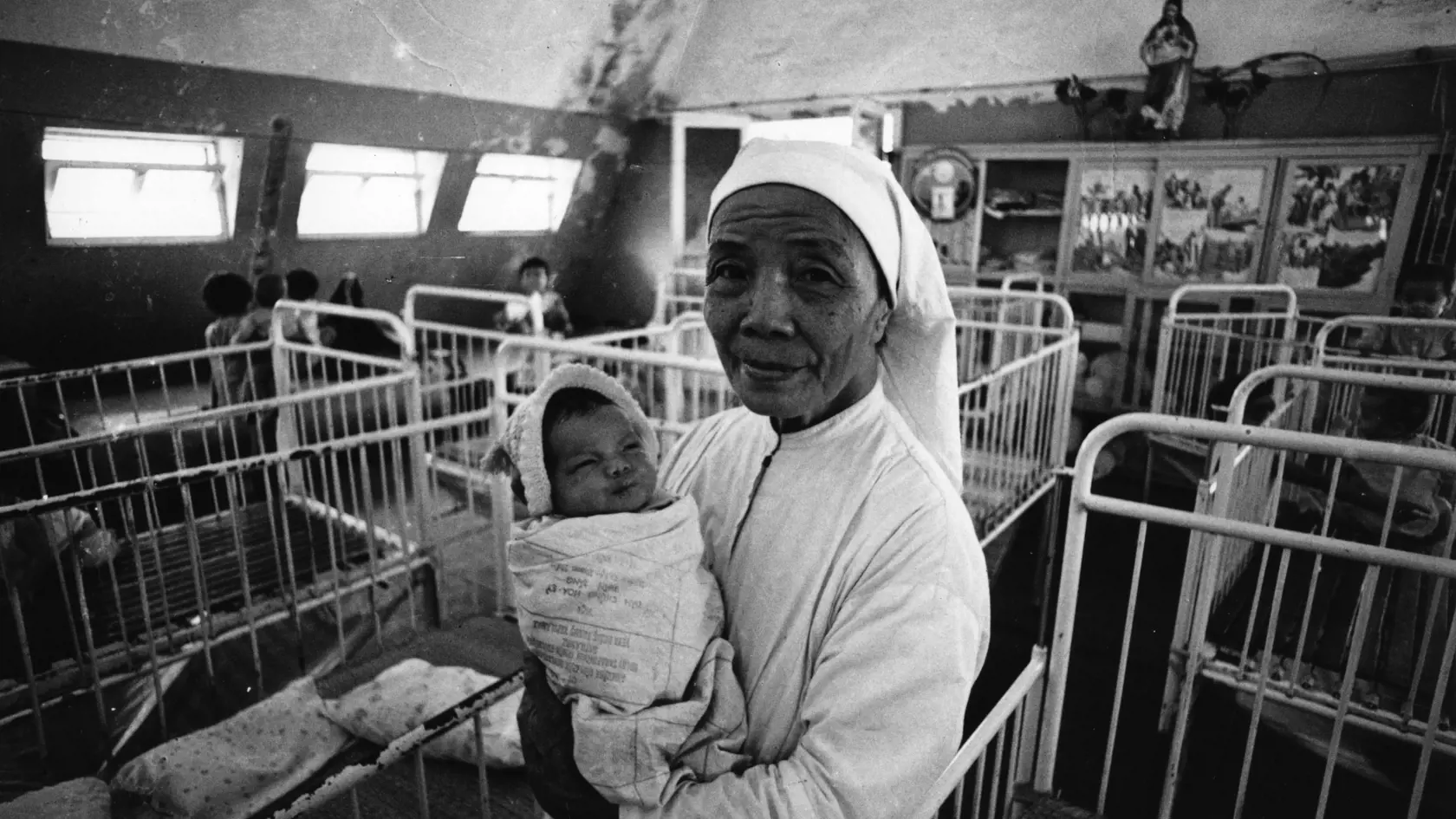 Vietnamská vojna patrí medzi jednu z najtragickejších a najkontroverznejších vojenských konfliktov v histórii. Okrem nespočetných stratégických, sociálnych a politických následkov, táto vojna priniesla aj bolestivé dôsledky pre obyvateľov a životné prostredie.