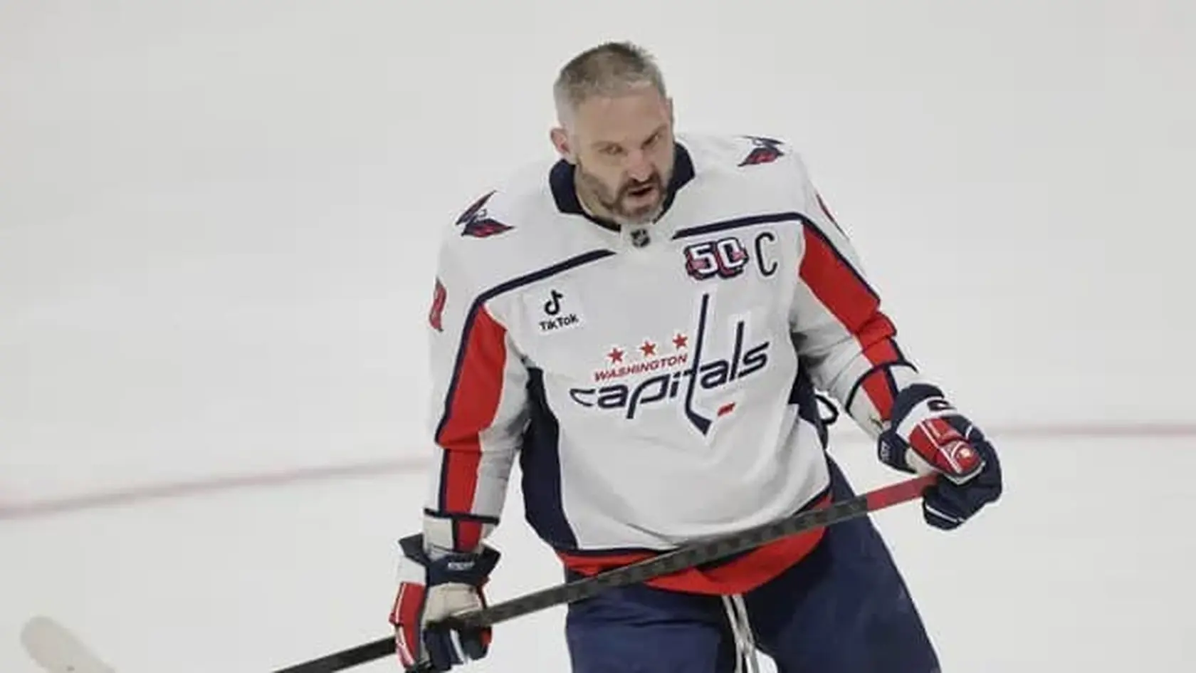 Kapitán Washingtonu Capitals Alex Ovečkin prekonal historický rekord v počte gólov v NHL.