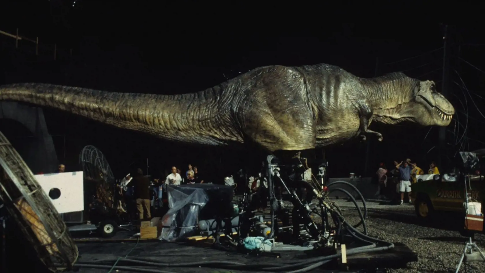 Tyrannosaurus v Jurskom parku bol impozantný nielen vo filme.