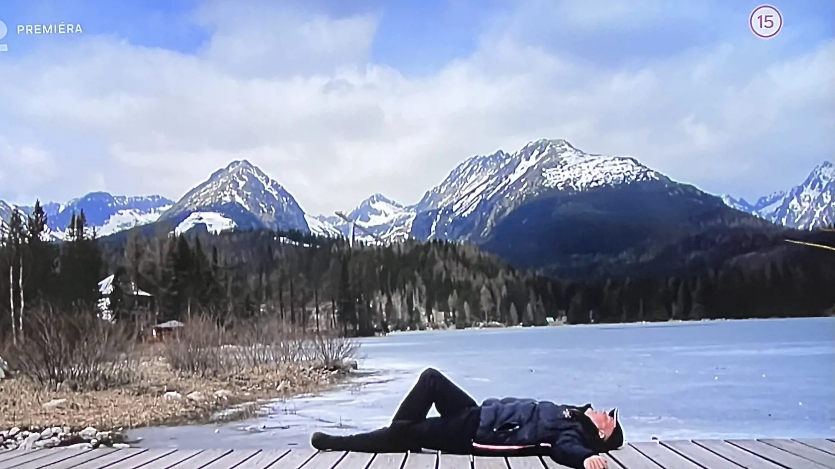 V rámci dokumentu navštívil aj Štrbské Pleso.
