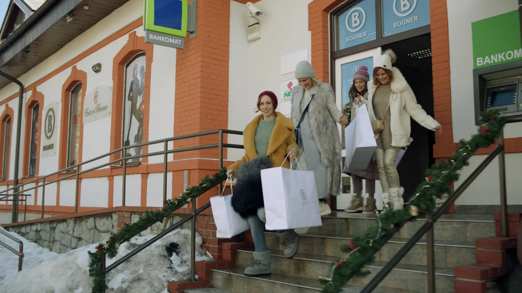 Vo filme Šťastný nový rok jej to s herečkami Táňou Pauhofovou, Zuzanou Norisovou a Gabikou Marcinkovou vynikajúco klapalo.