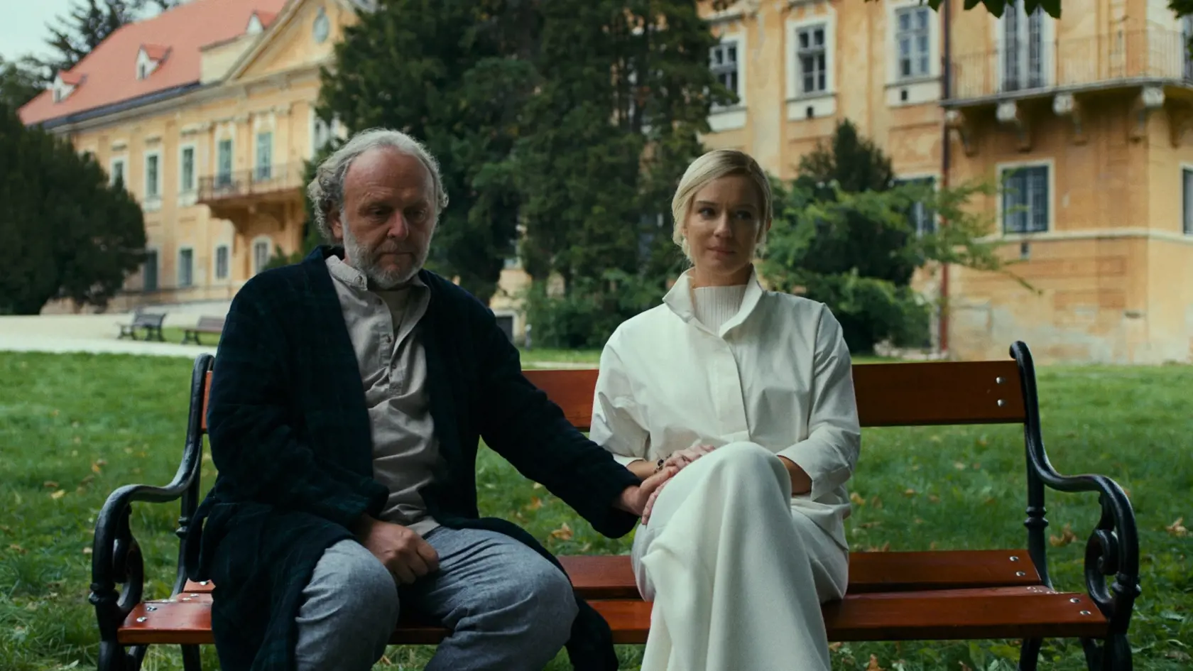 Na snímke Antónia Lišková a Jaroslav Dušek v novej minisérii Vedma.