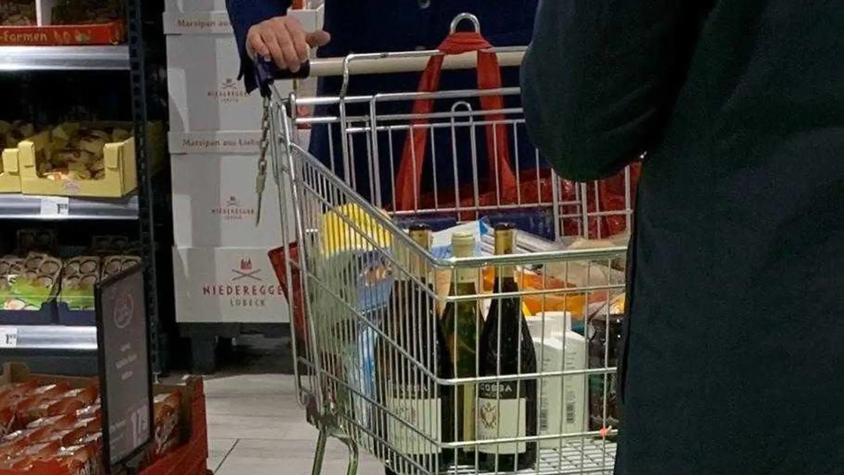 Pohľad do nákupného košíka Angely Merkelovej.
