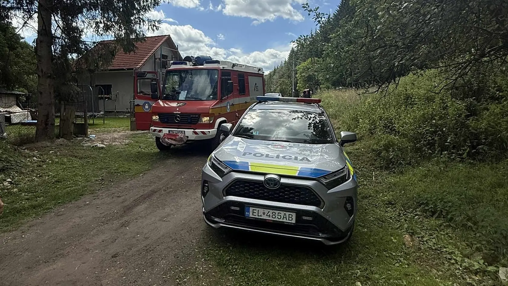 Vo Valaskej Belej spadlo do šachty dieťa, pomáhali mu hasiči i záchranári
