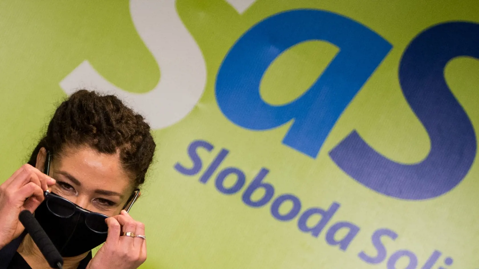 Na snímke europoslankyňa za SaS a predsedníčka Výboru EP pre zamestnanosť a sociálne veci Lucia Ďuriš Nicholsonová počas brífingu s novinármi na tému "Nevyužité fondy EÚ, musíme konať" 8. februára 2021 v Bratislave. FOTO TASR - Martin Baumann