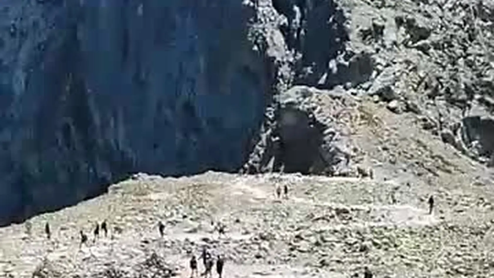Pri výstupe na Rysy natočil Miloš video, ktoré ukazuje nátresk turistov.