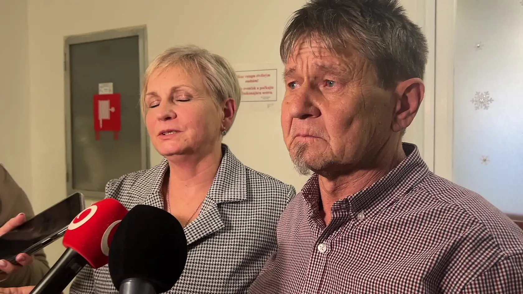 Jaroslav Filkus (62) z okresu Veľký Krtíš je prvým pacientom na Slovensku, ktorému transplantovali dva orgány – pečeň a obličku v jednom transplantačnom centre. Obličku mu darovala jeho manželka Kamila (58). Rodina si v živote prešla mnohými naročnými chvíľami.