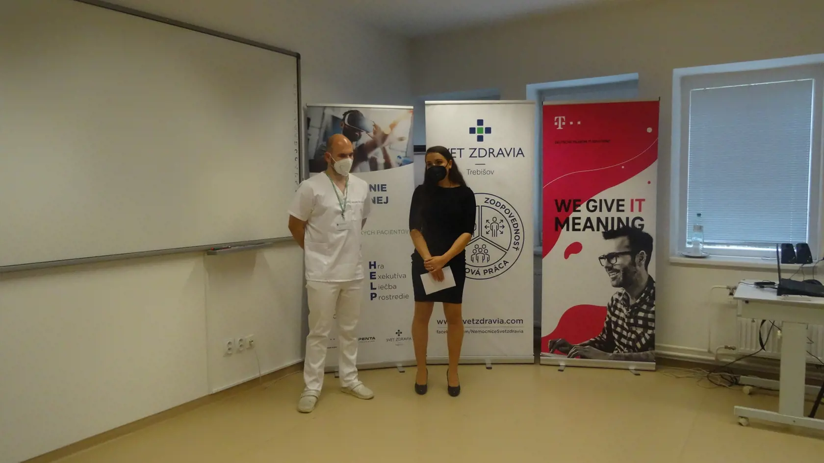 Richard Bodnár, lekár psychiatrického oddelenia  a spoluator aplikácie, veronika Hudzíková, autorka a developerka, aplikácie