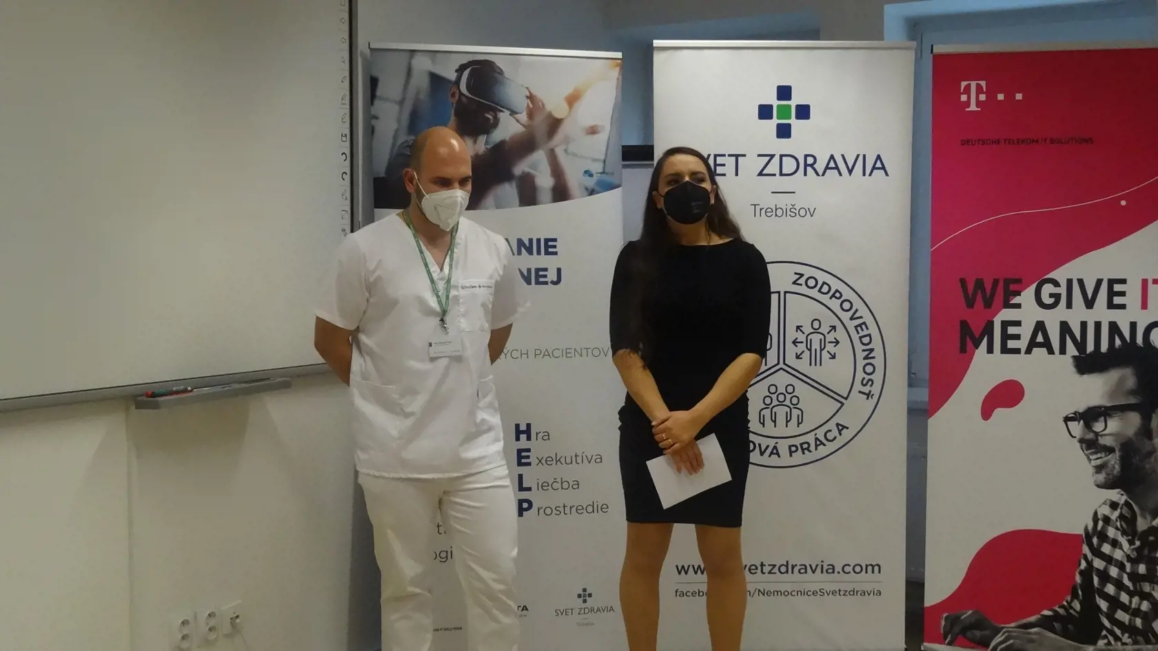 Richard Bodnár, lekár psychiatrického oddelenia  a spoluator aplikácie, veronika Hudzíková, autorka a developerka, aplikácie