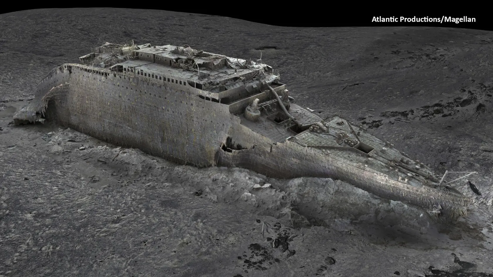 Pomocou diaľkovo riadených dronov sa podarilo vytvoriť vôbec prvý detailný 3D model najslávnejšieho vraku v dejinách - zaoceánskeho parníka Titanic, ktorý leží v hĺbke 3800 metrov na dne Atlantického oceánu. Nový sken zachytáva vrak v jeho celistvosti a poskytuje tak kompletný pohľad na Titanic. Loď je rozlomená na polovicu, pričom predná a zadná časť sú od seba vzdialené približne 800 metrov. Vrak plavidla na morskom dne obklopuje obrovské "pole" trosiek. Skenovanie vraku vykonala v lete