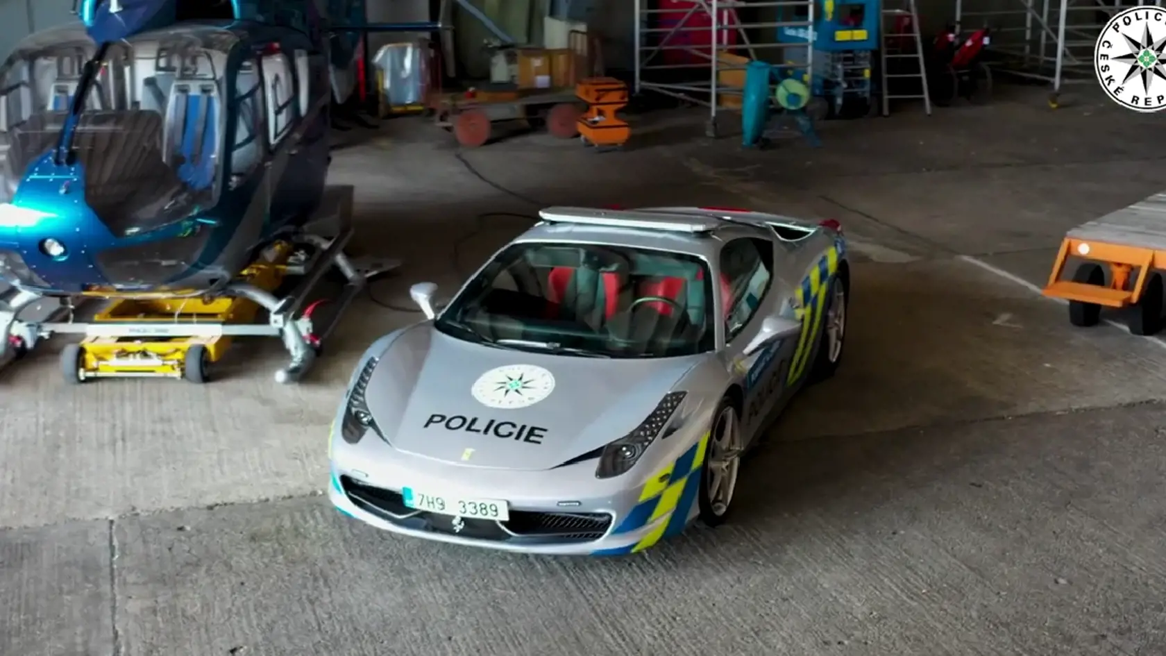 Českému policajnému zboru pribudlo do vozového parku Ferrari. Zaistili ho páchateľom, ktorí ho používali na trestnú činnosť. Po úpravách za viac ako 13.000 eur ho polícia chce využívať na špeciálne účely, informoval o tom Jakub Vinčálek z tlačového oddelenia Polície ČR.