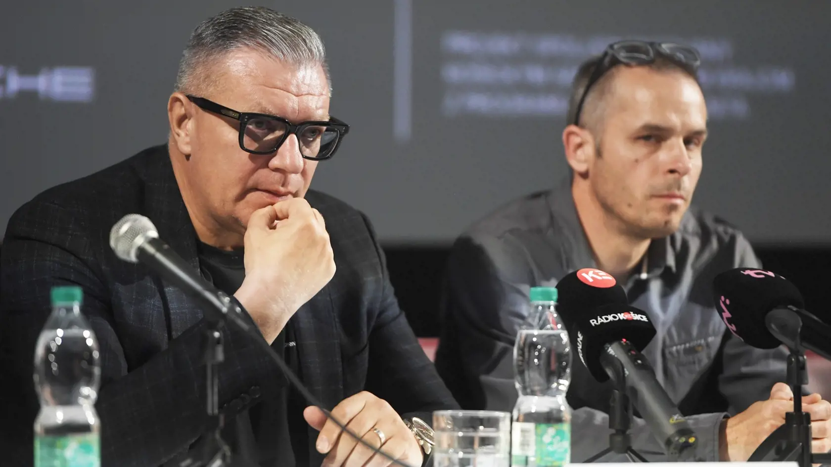 Na snímke zľava producent festivalu Ján Kováčik a umelecký riaditeľ festivalu Martin Palúch počas tlačovej konferencie organizačného tímu MFF Art Film Košice 2024 v Košiciach 6. júna 2024. FOTO TASR – František Iván