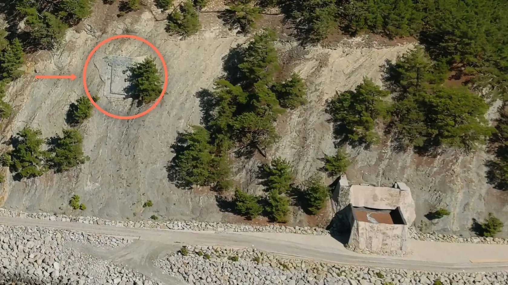 BEZPEČNÁ SKRATKA Tunelom sa prezident a jeho ľudia môžu presunúť rovno na pláž.