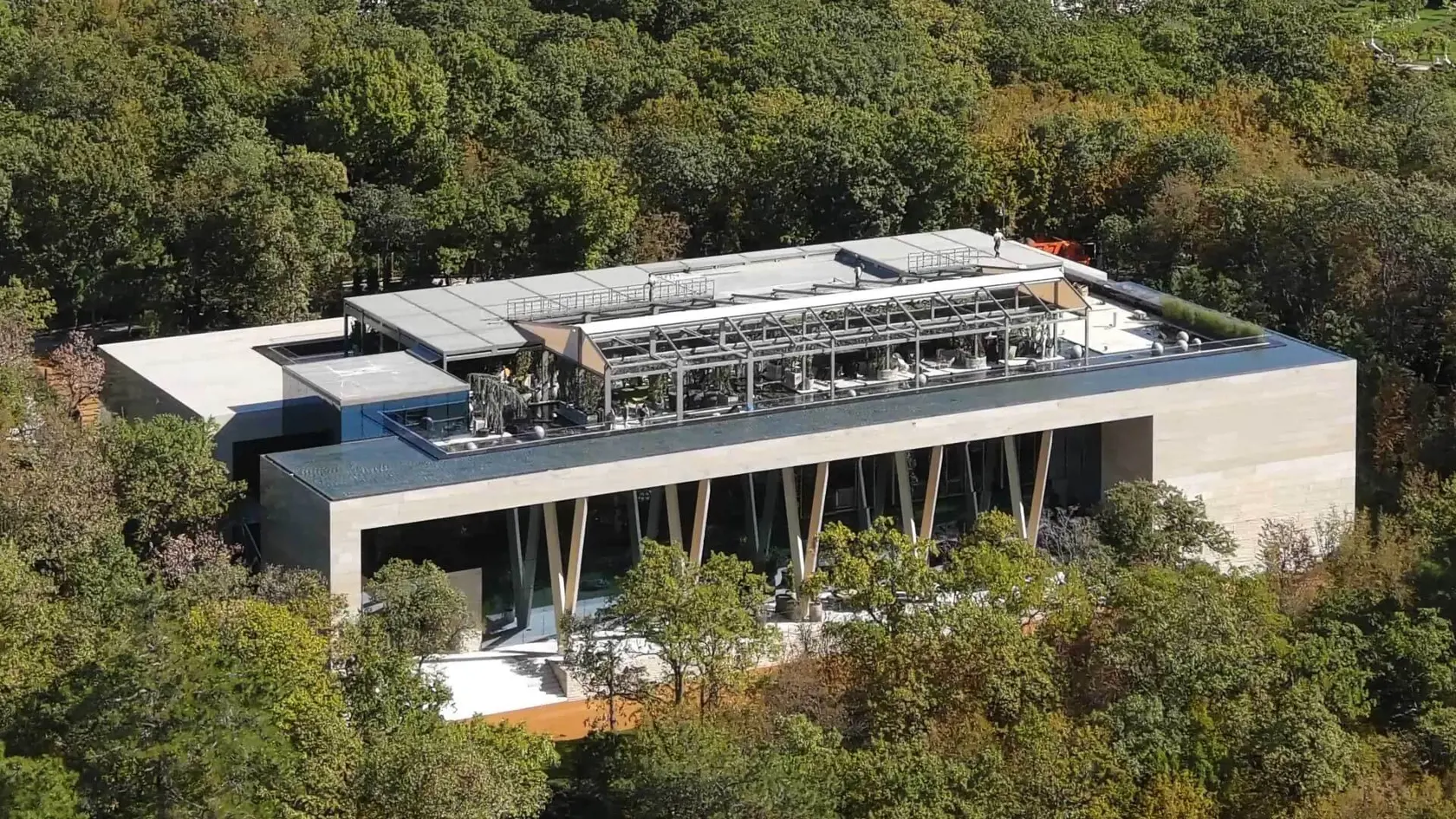ORANŽÉRIA Na panstve nechýba ani skleník 
 s rozlohou 2 500 štvorcových metrov.