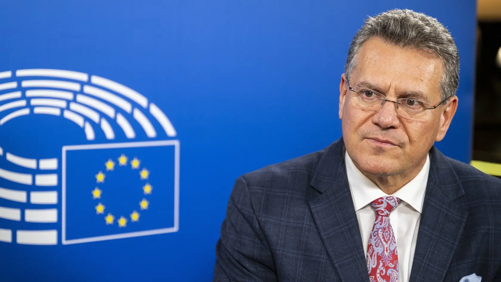 Uviedol to vo štvrtok večer v oficiálnom vyhlásení eurokomisár pre obchod a ekonomickú bezpečnosť Maroš Šefčovič. Informuje o tom bruselský spravodajca TASR. „Našu odpoveď budeme kalibrovať. Nebudeme strieľať od boku - chceme dať rokovaniam šancu na úspech, aby sme našli férovú dohodu v prospech oboch strán,“ vysvetlil Šefčovič.