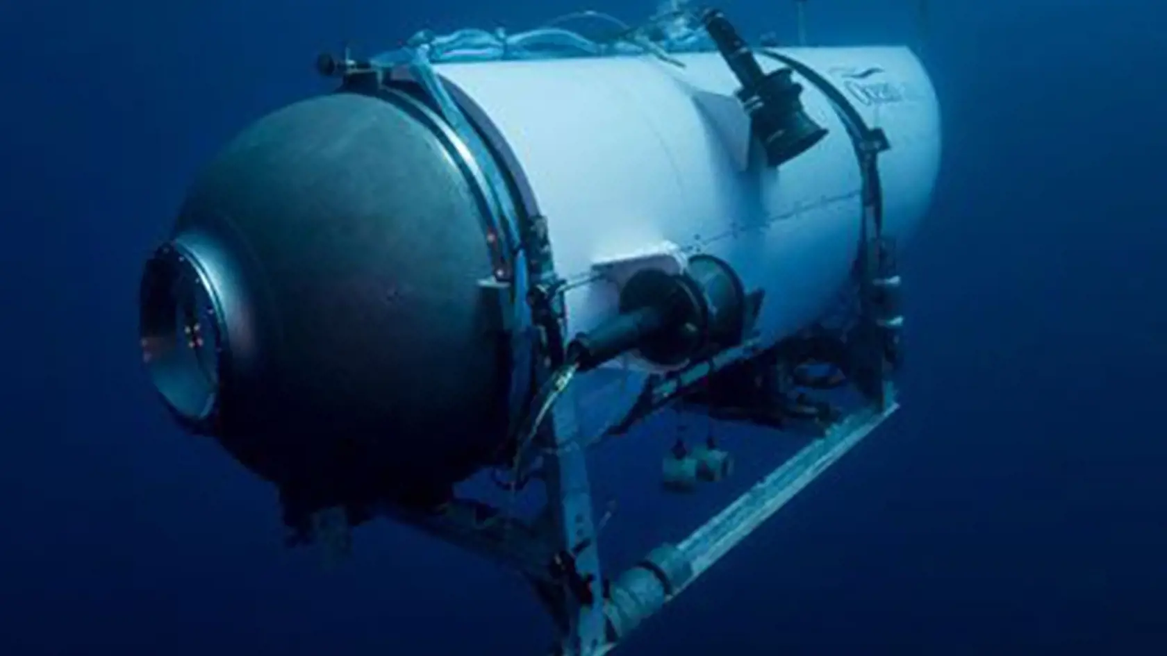 KK12 - Na nedatovanej snímke vydanej spoločnosťou OceanGate Expeditions malá ponorka Titan. Cestujúcim na palube malej turistickej ponorky Titan, ktorá sa stratila počas plavby k vraku parníka Titanic v severnej časti Atlantického oceánu, sa zásoby kyslíka minú najneskôr vo štvrtok 22. júna 2023 o 13.00 h SELČ. Zmiznutie malej ponorky oznámil jej prevádzkovateľ,  spoločnosť OceanGate Expeditions, v nedeľu 19. júna 2023 popoludní. Podľa americkej pobrežnej stráže sa na pátraní podieľajú dve lieta