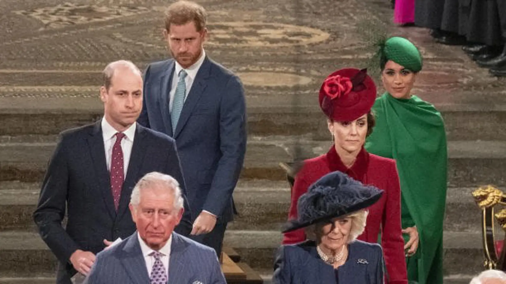 Vojvodkyňa Kate má strach o svoje deti. Princovi Charlesovi vyšiel pozitívny test na koronavírus. Jednotliví členovia kráľovskej rodiny sa izolovali, odišli na vidiek. Princ William a Kate vzali svoje tri deti do svojho domu Anmer Hall v Norfolku. Ostáva veriť, že sa od princa Charlesa nenakazili...
