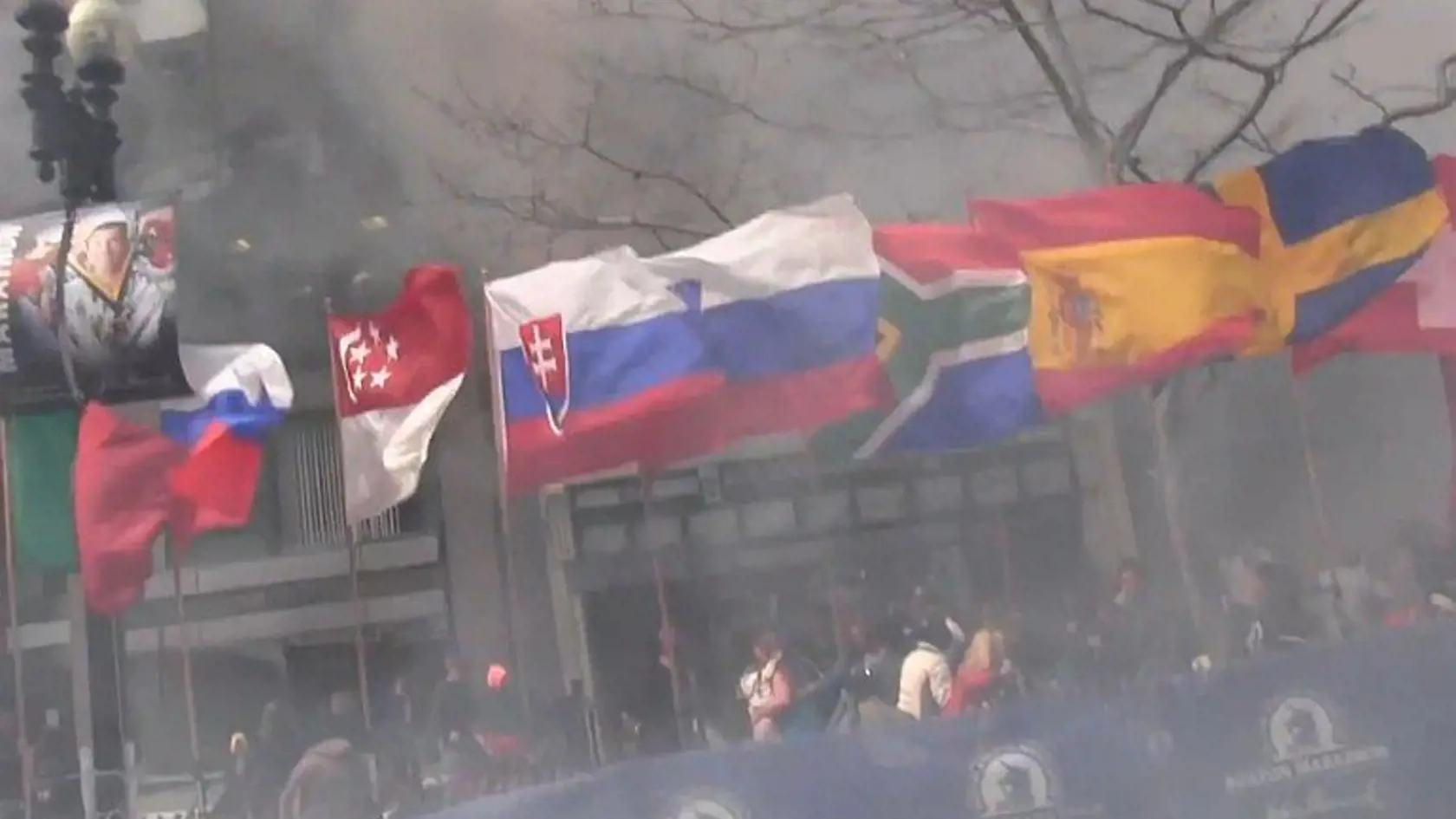 V cieli viala aj slovenská vlajka.