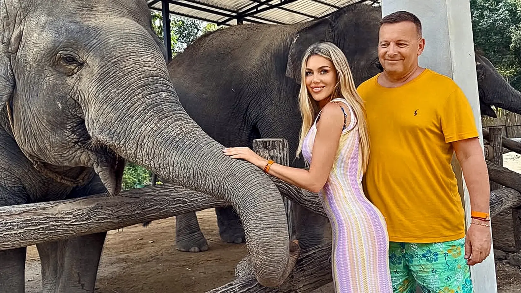 Boris a Laura si užili blízku spoločnosť slonov.