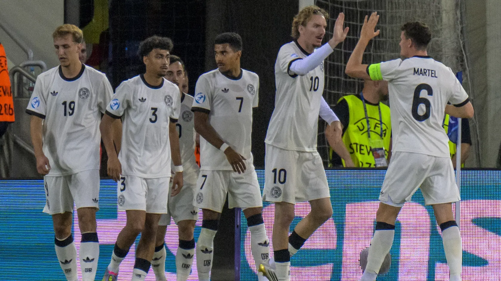 Na snímke nemeckí futbalisti sa tešia z prvého gólu počas zápasu semifinále Nemecko - Francúzsko na majstrovstvách Európy hráčov do 21 rokov v Košiciach v stredu 25. júna 2025.