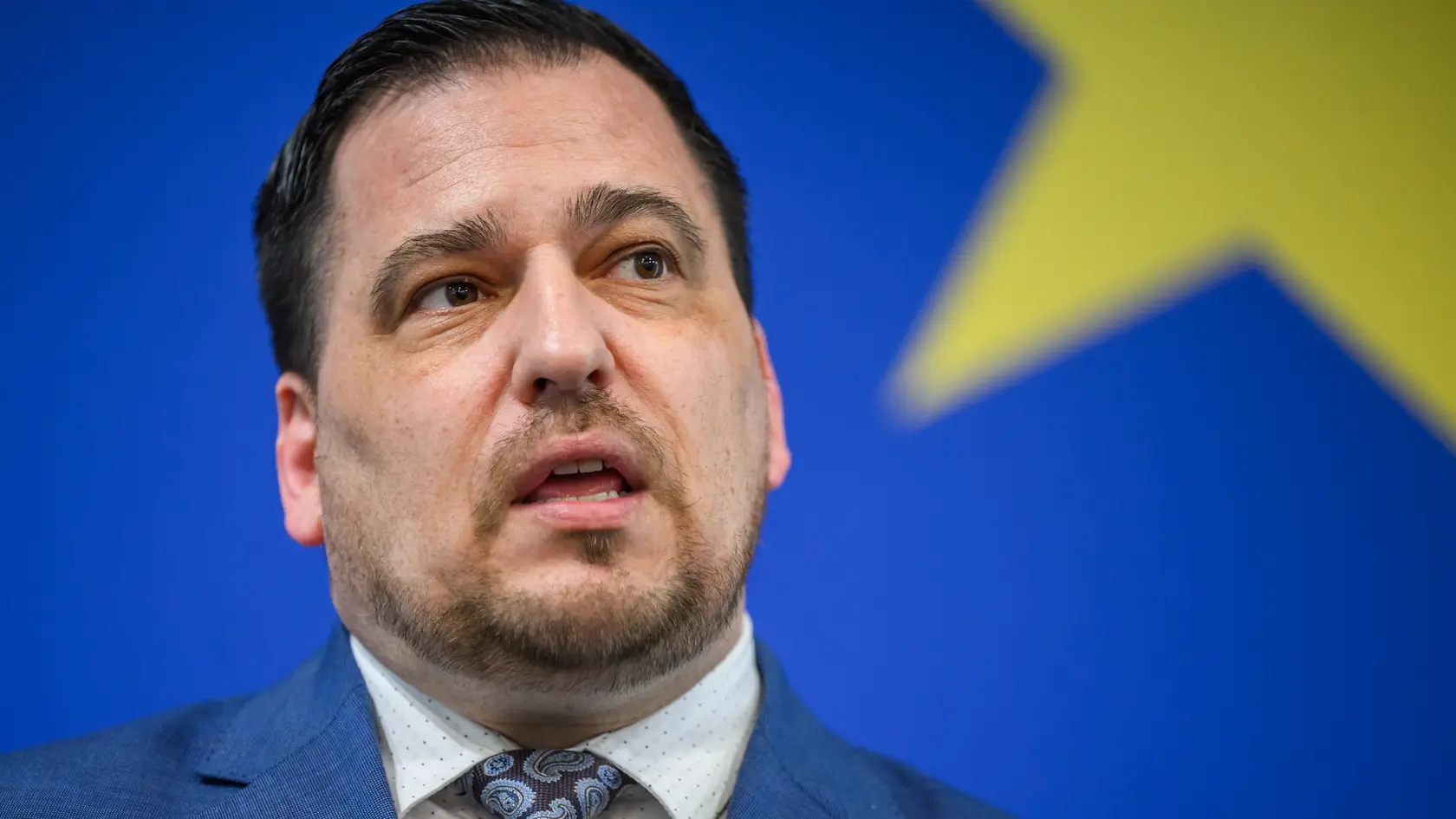 Na snímke vedúci delegácie a europoslanec Tomáš Zdechovský počas tlačovej konferencie Výboru Európskeho parlamentu na tému: Zneužívanie prostriedkov EÚ a porušovanie pravidiel. V Bratislave 28. mája 2025.