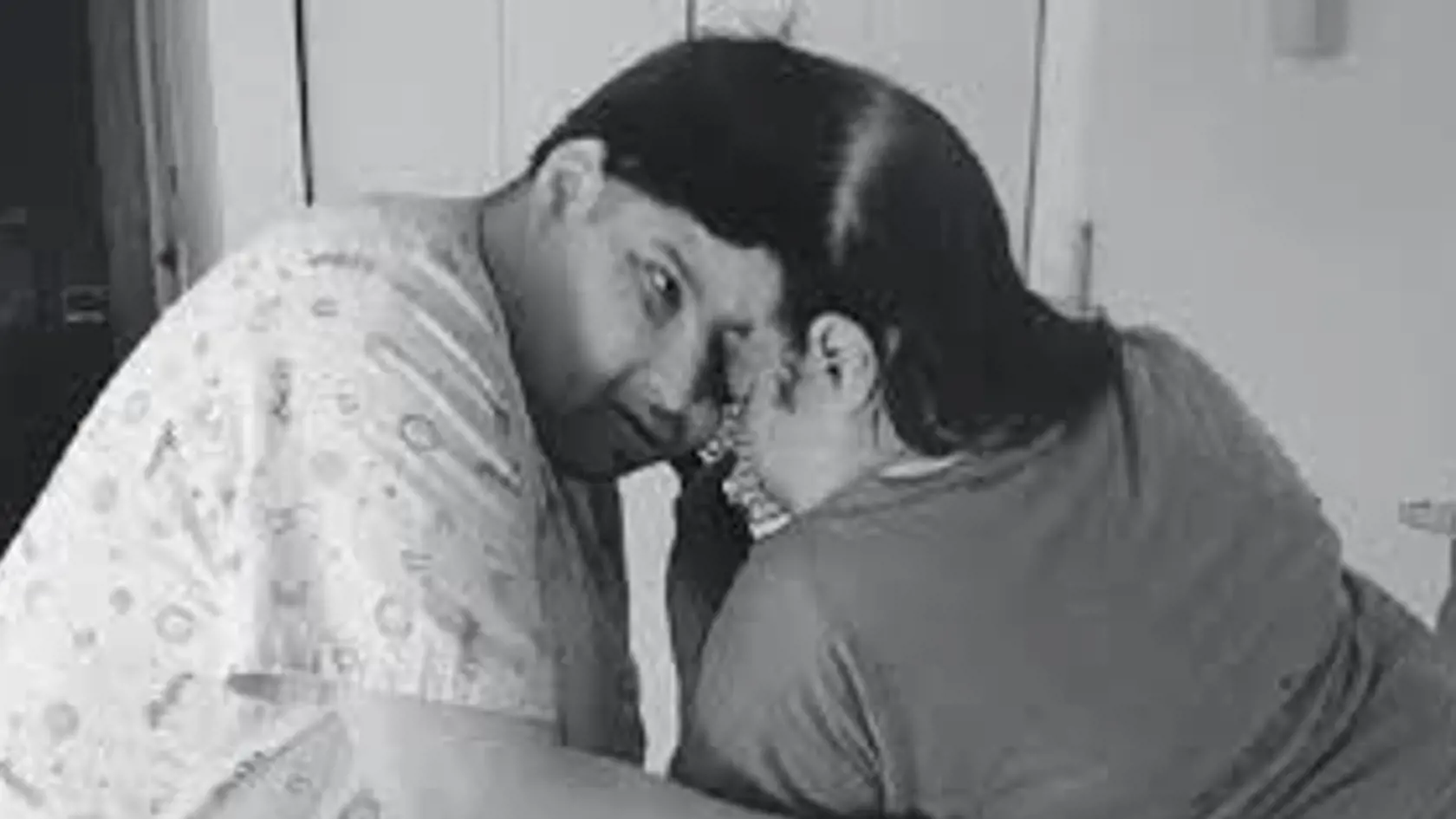Čo sa týka ich spoločného života, Lori opísala, že keď chodila na rande, George mal so sebou knihy a čítal si, čo mu umožňovalo ignorovať akékoľvek bozky. Podľa nej by jej fakt, že má siamské dvojča nemal brániť v milostnom živote a v pocite byť ženou.
Lori bola na istý čas zasnúbená, ale štyri mesiace pred tým, než mala zosobášiť svoju lásku, ju zabil vodič pod vplyvom alkoholu.