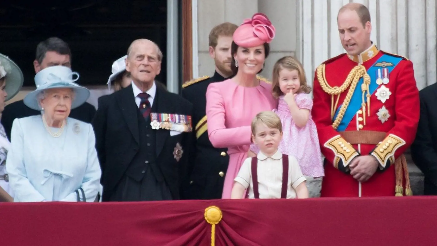 Kráľovná Alžbeta, princ Philip, vojvodkyňa Kate, princ William