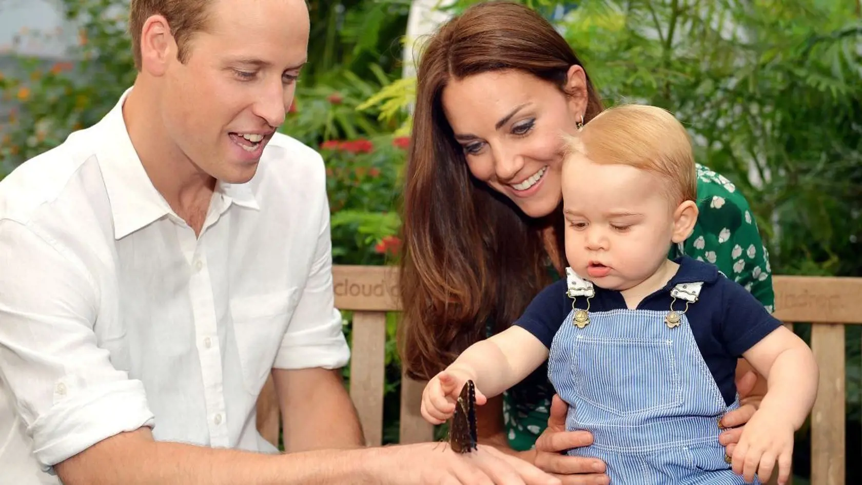 Princ George so svojimi rodičmi - Kate a Williamom.