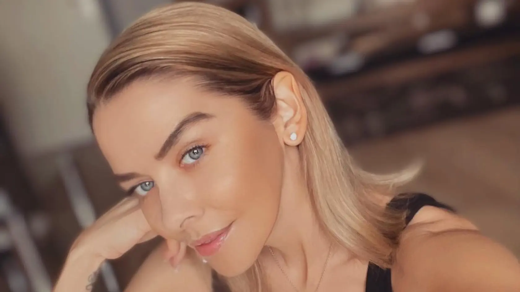 Varholíková identitu svojej lásky tají.