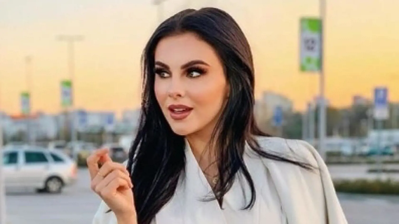 Jana Hrmová je krásna žena.