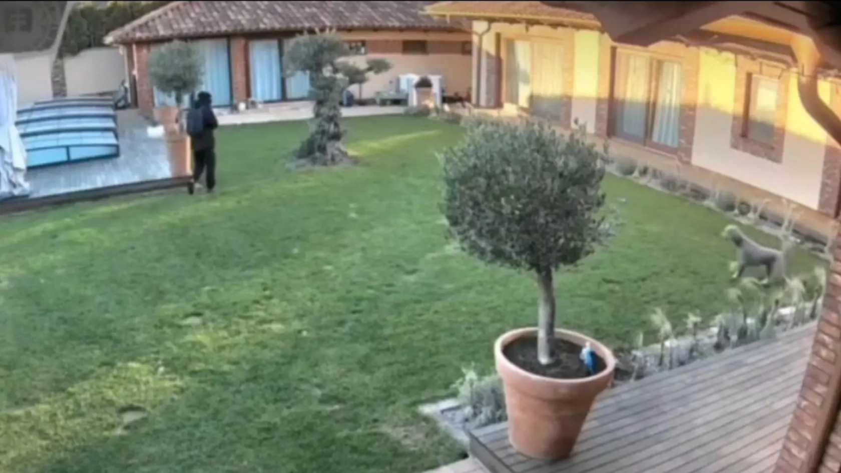 Rytmus zverejnil na Instagrame video, ako sa ku nim nedávno vlámal zlodej.