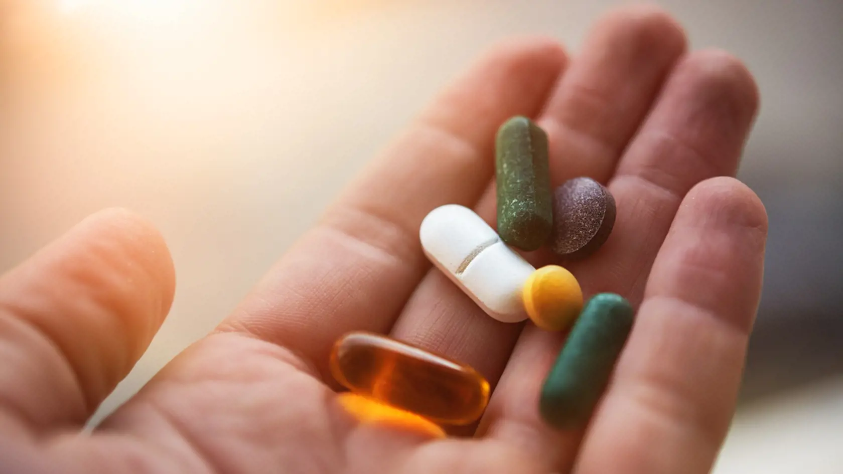man hand holding his nutritional supplemets, healthy lifestyle background.