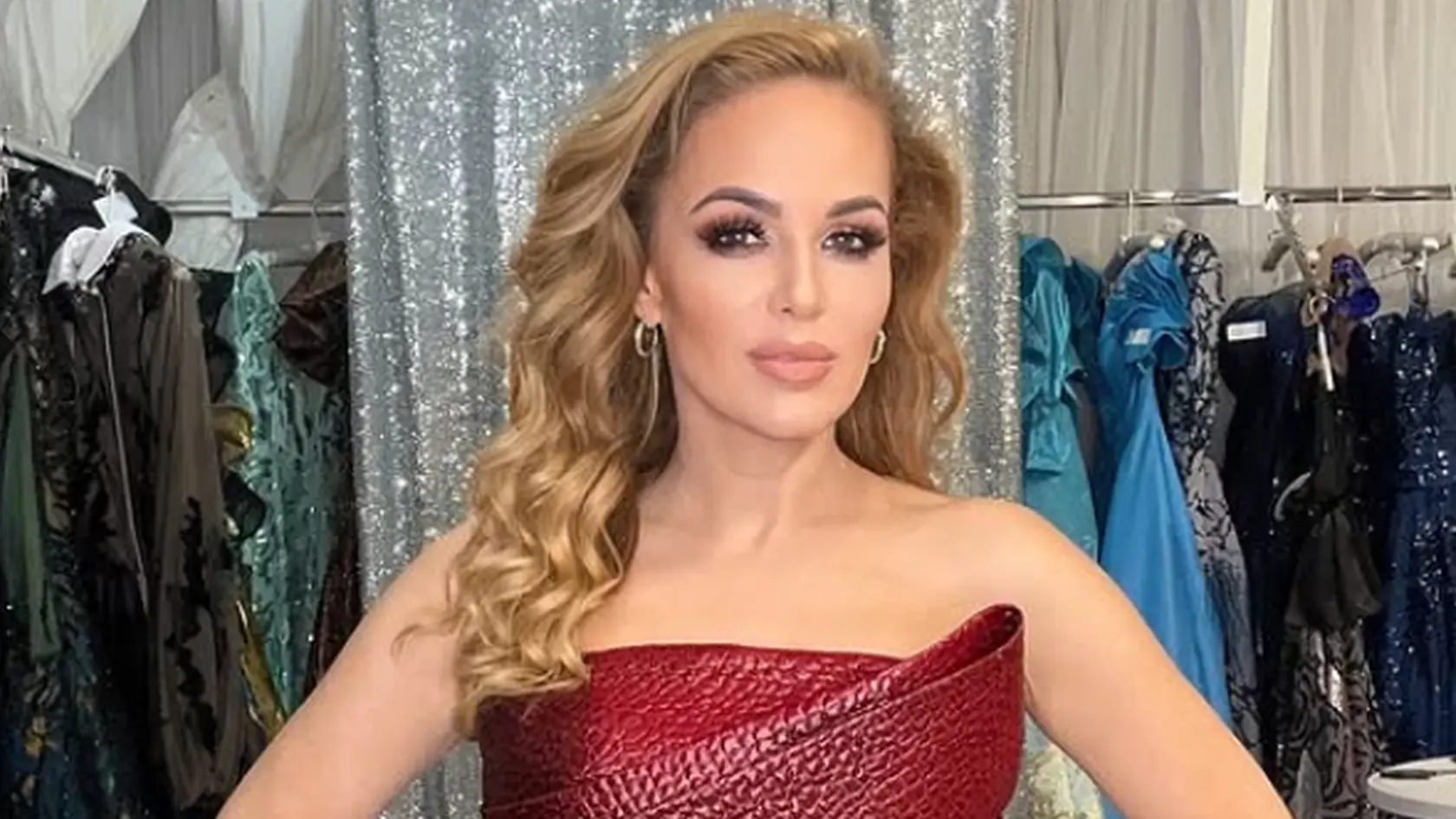 Daniela Nízlová si na podujatie Beauty Ball obliekla rovnakú róbu, akú mala na sebe dávnejšie herečka a moderátorka Karin Haydu.