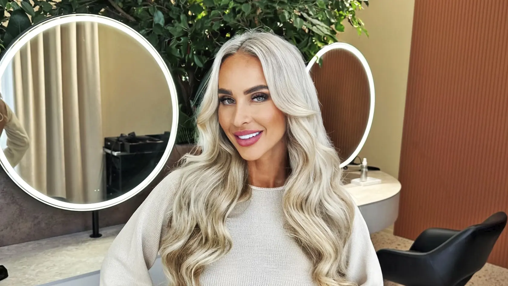 Blond sa nosí v teplejších odtieňoch, ako to má aj Lucia Mokráňová.