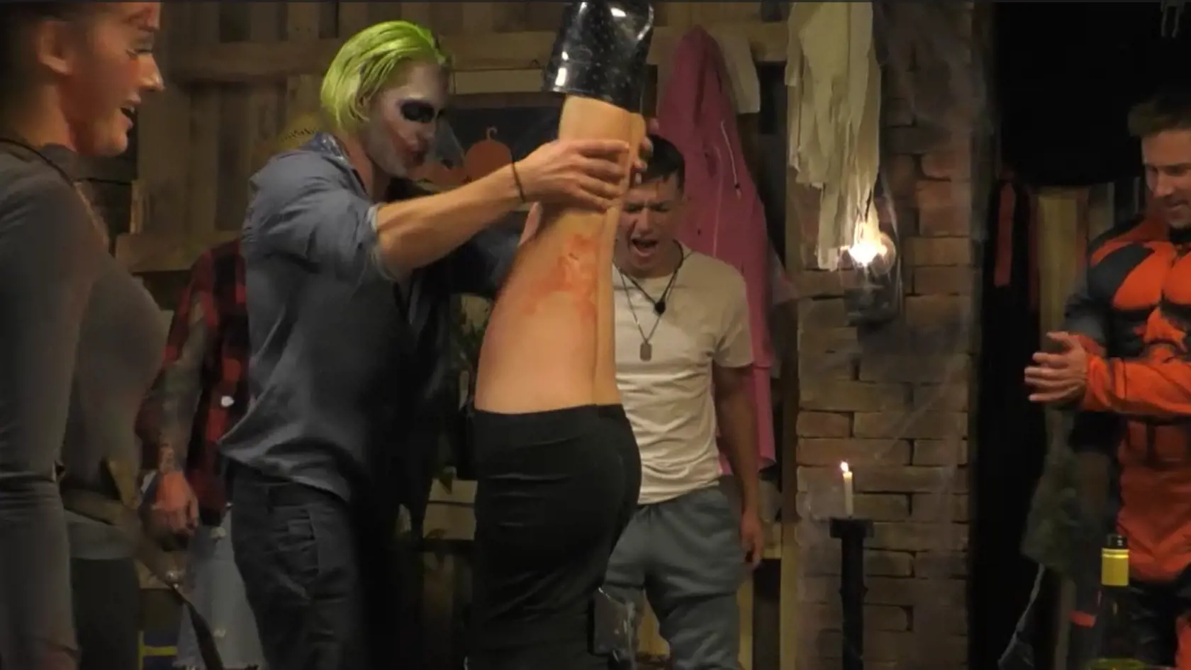 Halloweenska párty na Farme.