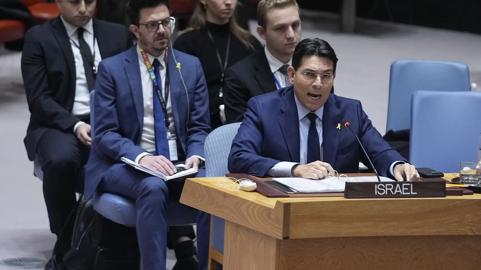Izraelský veľvyslanec pri OSN Danny Danon vystupuje na zasadnutí Bezpečnostnej rady OSN v New Yorku.