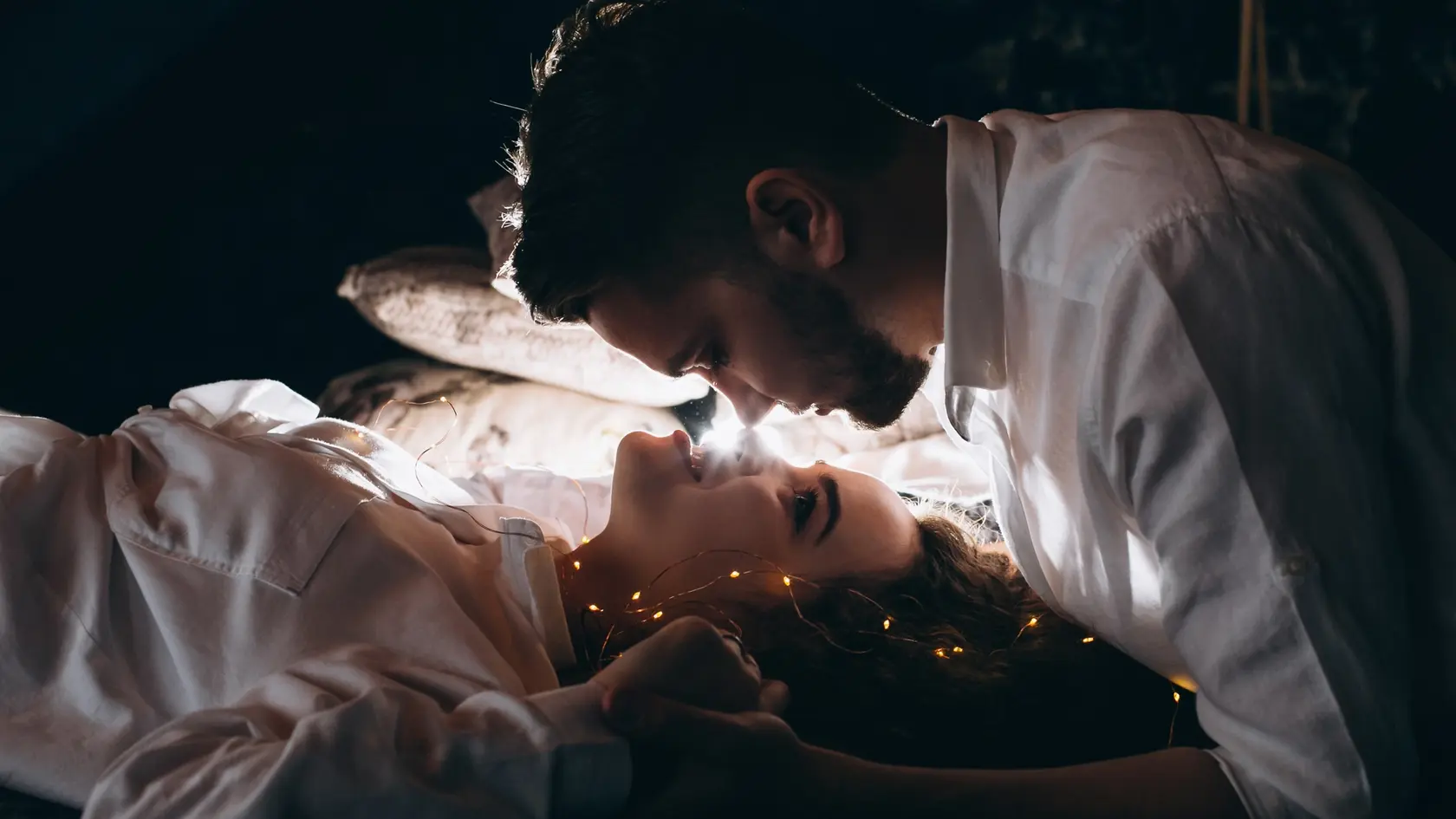Pre mnohé ženy je orgazmus spojený s emocionálnym zážitkom. Ukážte partnerke, že je pre vás dôležitá nielen fyzicky, ale aj emocionálne.