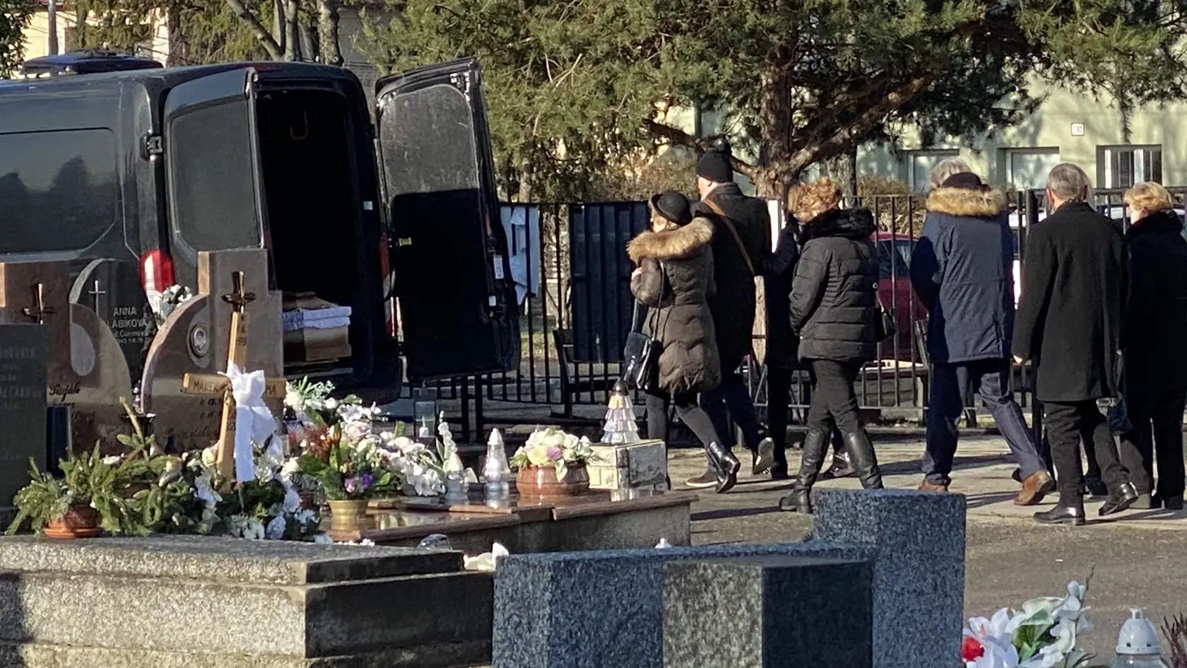 Pohreb Stanislava Telekyho (†53) z Michaloviec, ktorý zavraždil svoje dve deti Zuzanku (†14) a Martinka (†12) aj manželku Eriku (†44), sa uskutočnil v pondelok 23. 1. 2023, šesť dní po tom, ako si siahol v utorok 17. 1. 2023 aj na svoj život. Jeho obete pochovali v sobotu 21. 1. v Erikinom rodisku v Ladomírovej. Pri ich troch truhlách bol dátum úmrtia uvedený 15. 1. 2023.