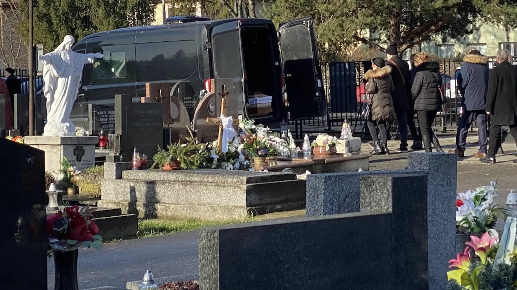 Pohreb Stanislava Telekyho (†53) z Michaloviec, ktorý zavraždil svoje dve deti Zuzanku (†14) a Martinka (†12) aj manželku Eriku (†44), sa uskutočnil v pondelok 23. 1. 2023, šesť dní po tom, ako si siahol v utorok 17. 1. 2023 aj na svoj život. Jeho obete pochovali v sobotu 21. 1. v Erikinom rodisku v Ladomírovej. Pri ich troch truhlách bol dátum úmrtia uvedený 15. 1. 2023.