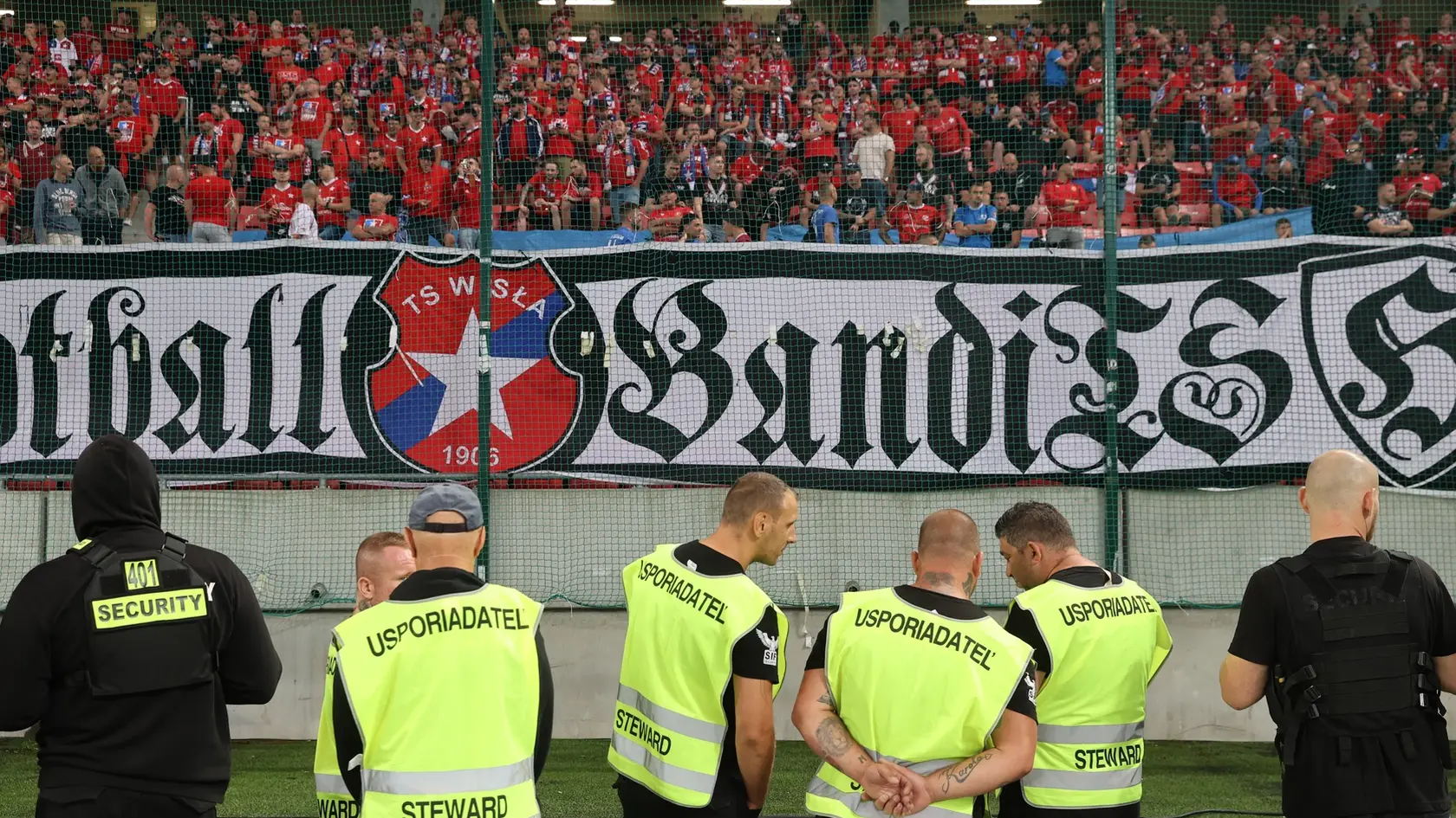 Na snímke fanúšikovia Wisly Krakow.